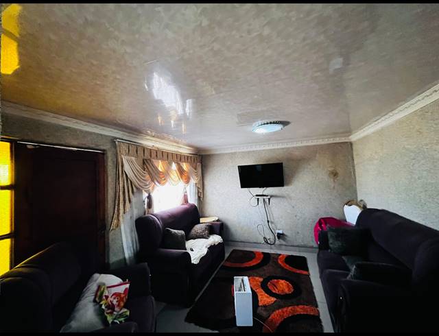 2 BEDROOM HOUSE FOR SALE IN EVATON WEST
